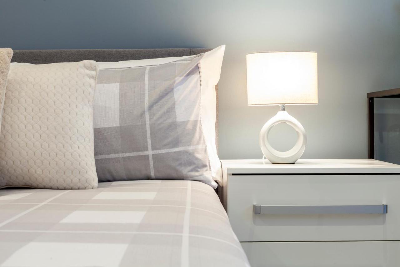 Private Double Bd With Optional Balcony, 15 Mins To London Cc Apartment Bagian luar foto