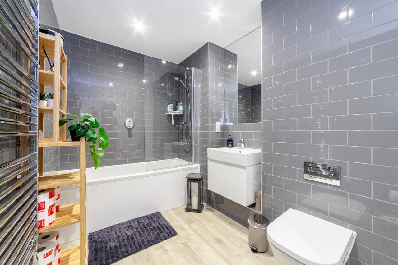 Private Double Bd With Optional Balcony, 15 Mins To London Cc Apartment Bagian luar foto