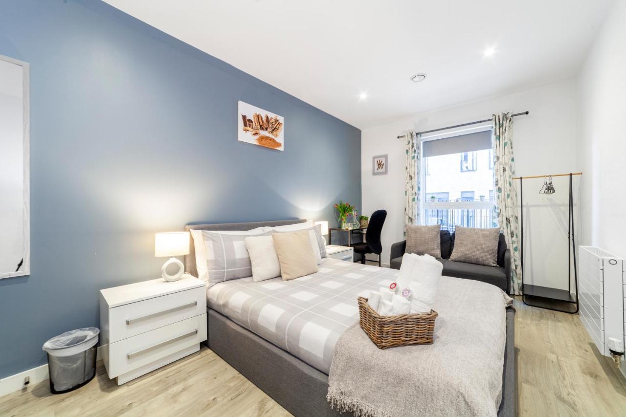 Private Double Bd With Optional Balcony, 15 Mins To London Cc Apartment Bagian luar foto